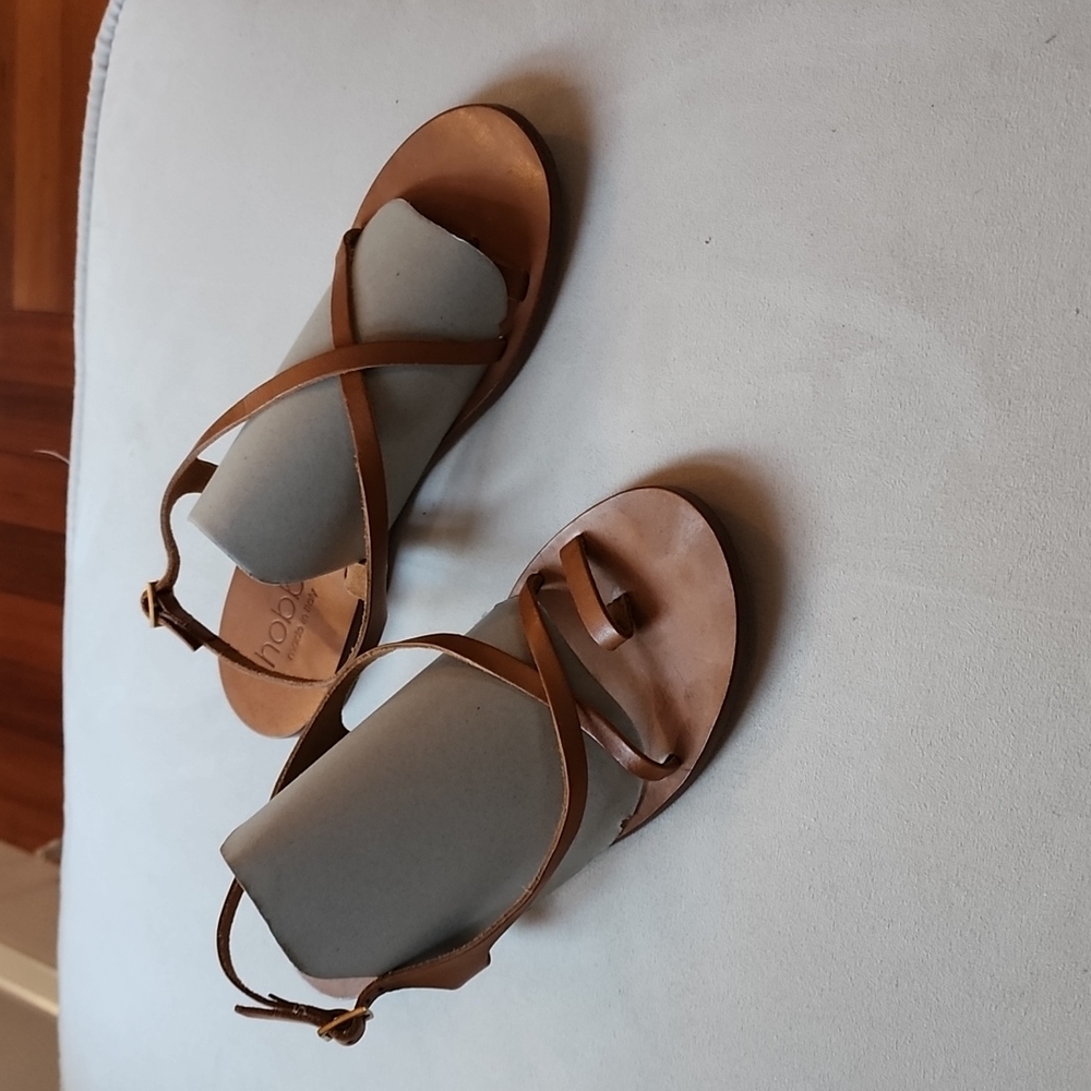 Ladies all-leather Italian sandals by Hobbs in size US 8 (EU 39)